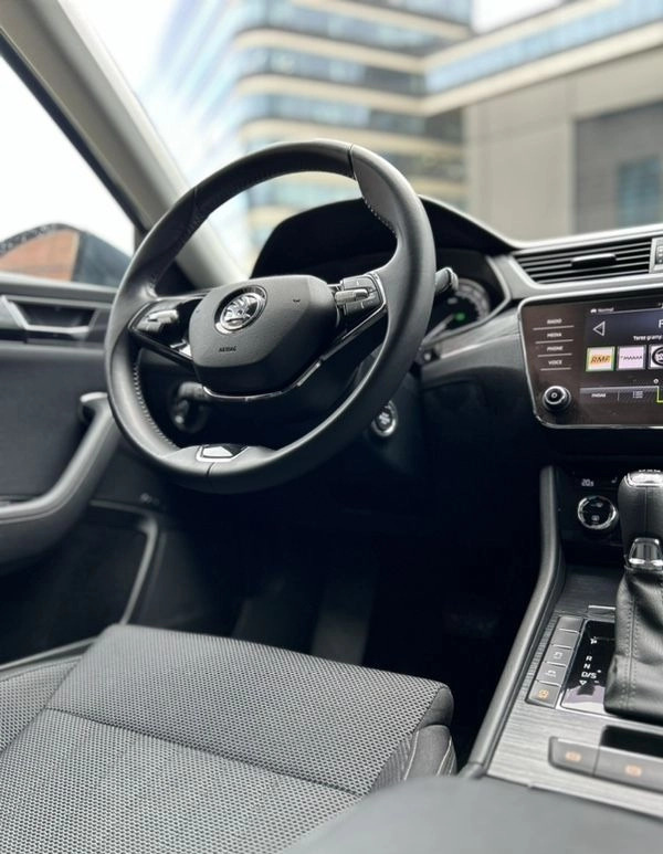 Skoda Superb cena 104900 przebieg: 144000, rok produkcji 2020 z Kraków małe 667